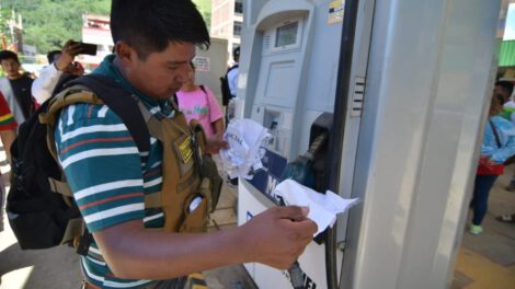 Intervención de ANH por venta irregular de combustible en Guanay