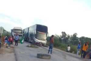 Bloqueo carretera bioceánica por el pueblo ayoreo
