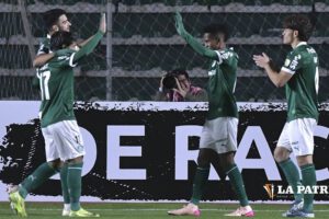 Festejo de los jugadores del Palmeiras por el triunfo obtenido en La Paz