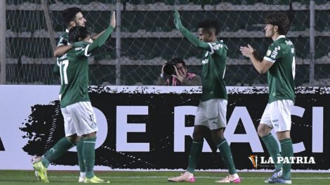 Festejo de los jugadores del Palmeiras por el triunfo obtenido en La Paz