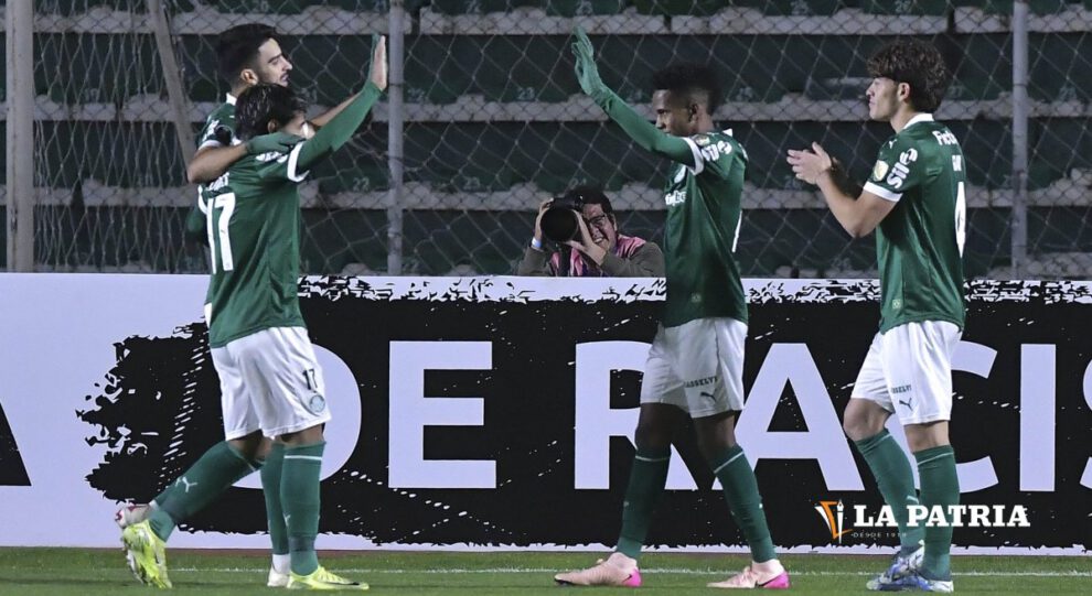 Festejo de los jugadores del Palmeiras por el triunfo obtenido en La Paz