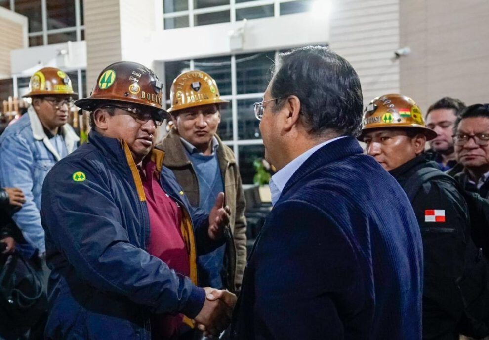 Acuerdo con el Gobierno tras levantamiento de bloqueos por cooperativistas mineros