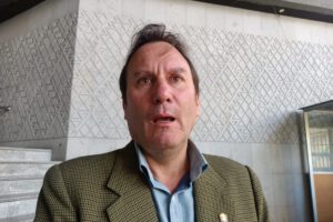 Diputado Ingvar Ellefsen solicita evaluar ausencia prolongada de Huaytari en la ALP