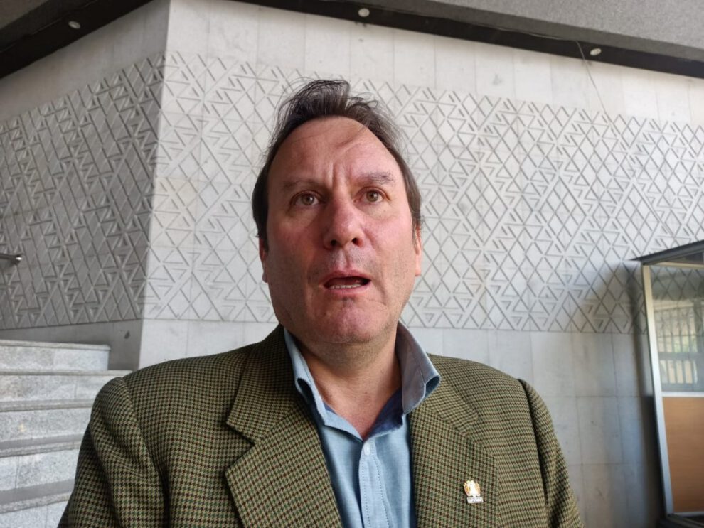 Diputado Ingvar Ellefsen solicita evaluar ausencia prolongada de Huaytari en la ALP