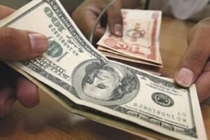 Dólar paralelo duplica cotización oficial