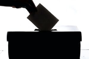 Papeleta electoral de agosto con 13 franjas según el TSE