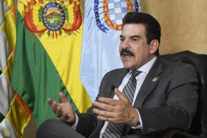 Manfred Reyes Villa exige pruebas tras acusaciones de Luis Arce sobre saqueo en Bolivia