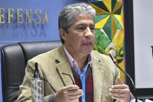 Ministro Novillo acusa a Zúñiga de deslindar responsabilidades por la toma militar