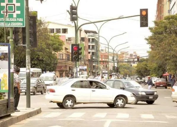Semáforos en Santa Cruz de la Sierra fuera de servicio por robo de cables