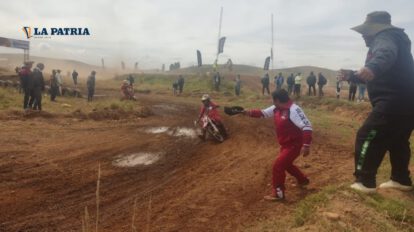 Motociclistas orureños en competencia nacional