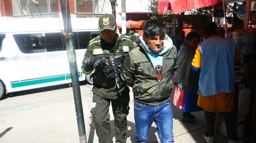 Allanan inmueble y detienen a un sujeto con marihuana en Challapata