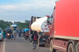 Rutas bloqueadas en Santa Cruz por demandas indígenas y transportistas
