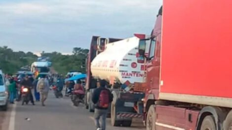 Rutas bloqueadas en Santa Cruz por demandas indígenas y transportistas