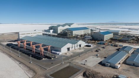 Industrialización de litio en la planta de Yacimientos de Litio Bolivianos en el salar de Uyuni