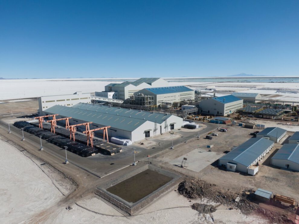 Industrialización de litio en la planta de Yacimientos de Litio Bolivianos en el salar de Uyuni