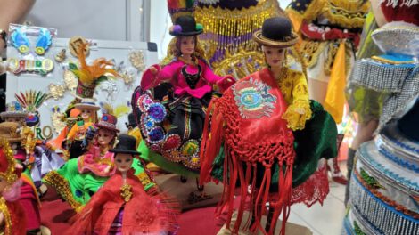Carnaval de Oruro con artesanías emblemáticas