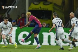 Lamine Yamal anota el primer gol del Barcelona en la semifinal