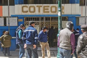 Protesta de trabajadores de Coteor R.L. cerrando calles céntricas