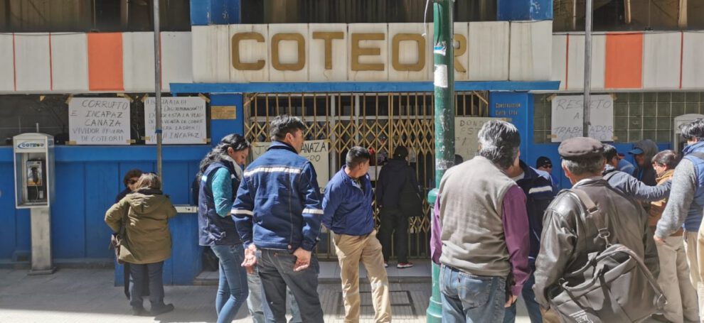 Protesta de trabajadores de Coteor R.L. cerrando calles céntricas