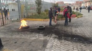 Comunarios de Pomamaya cercan la Alcaldía alteña