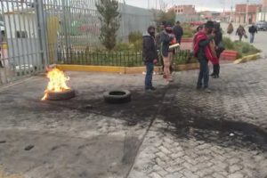 Comunarios de Pomamaya cercan la Alcaldía alteña