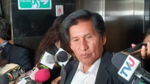 Incremento salarial defendido por el senador Félix Ajpi