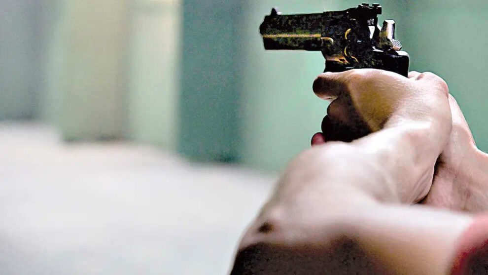 Fotografía ilustrativa de un hombre que muere de un disparo en Cochabamba