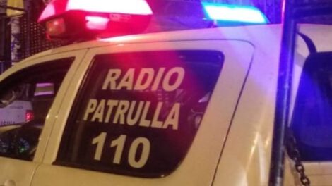 Patrulla policial cae al río en El Alto