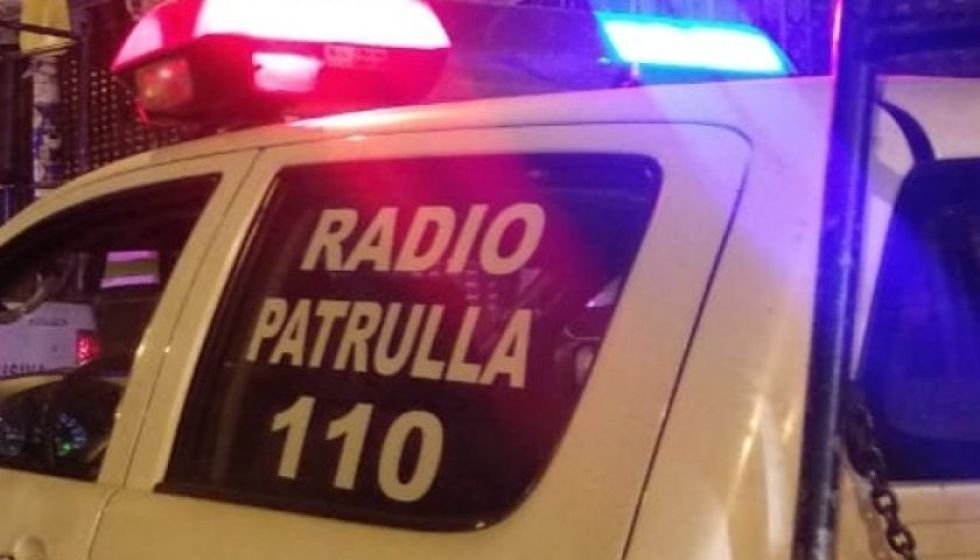 Patrulla policial cae al río en El Alto