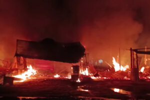 Incendio en San Julián afectando talleres y tiendas de motocicletas