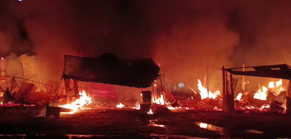 Incendio en San Julián afectando talleres y tiendas de motocicletas