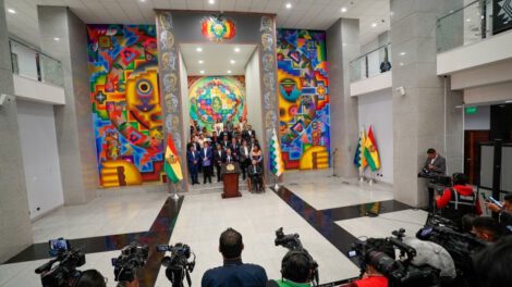 Gobierno firma contratos publicitarios por Bs. 52 millones con medios nacionales