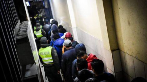 Operativo policial en El Alto arresta a 122 personas