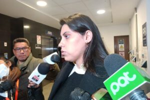 La senadora Andrea Barrientos discute la Ley del TREP