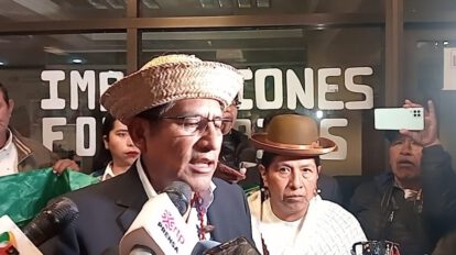 Félix Patzi en contacto con los medios de comunicación