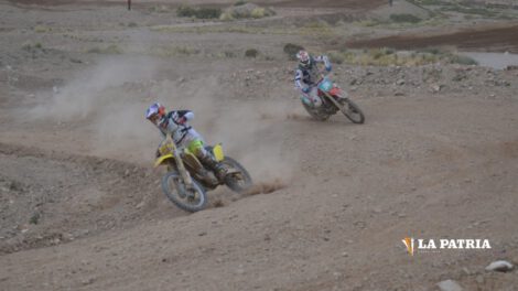 Prueba departamental de motociclismo en Oruro