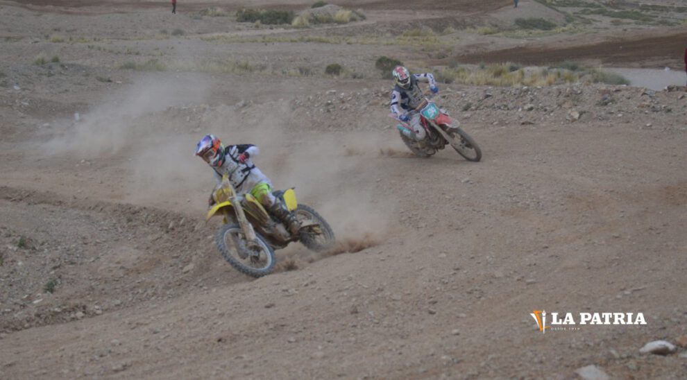 Prueba departamental de motociclismo en Oruro