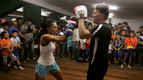 Jennifer Salinas, campeona boliviana de boxeo