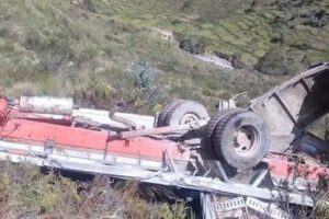Accidente en Charazani con camión tipo Nissan Cóndor
