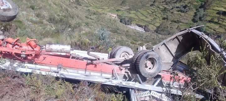 Accidente en Charazani con camión tipo Nissan Cóndor