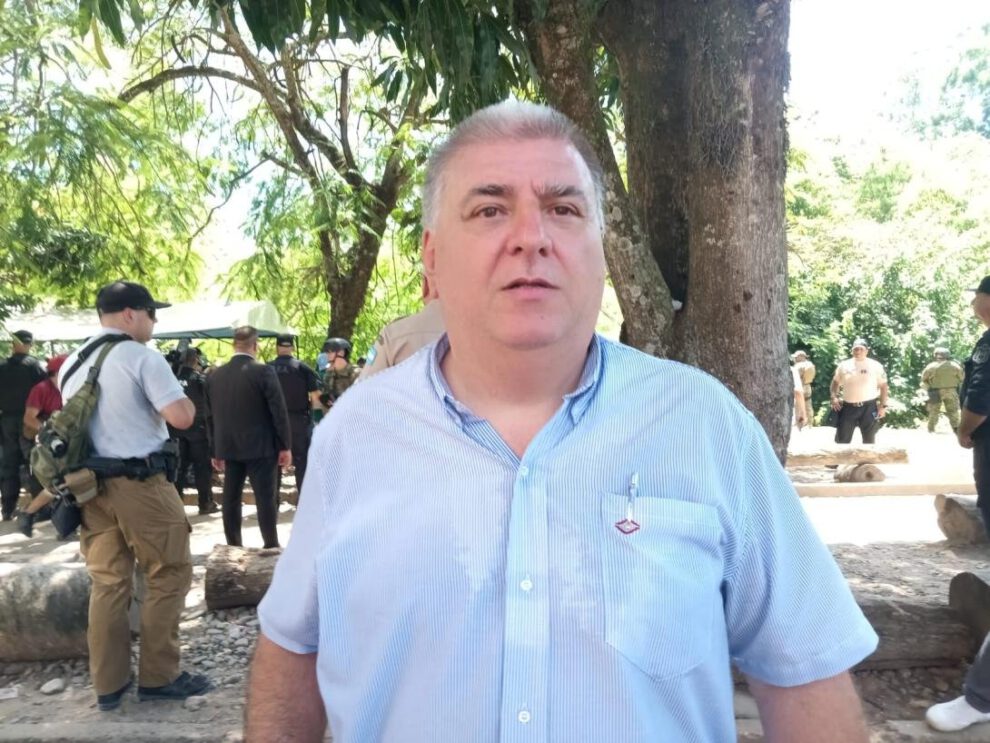 alambrado en Aguas Blancas impide ingreso de bolivianos para sufragar