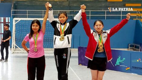 Diana Álvarez lista para competir en el sudamericano de tenis de mesa