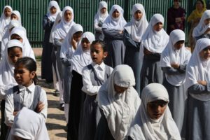 Reanudan clases en Cachemira tras semanas de tensión militar