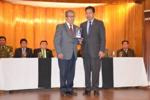 Premio al Periodismo Oruro 2025 entregado a Jorge Luis Lazzo Valera
