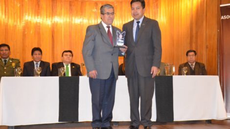 Premio al Periodismo Oruro 2025 entregado a Jorge Luis Lazzo Valera