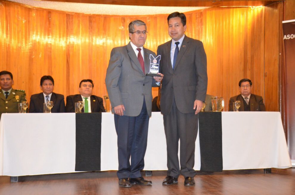 Premio al Periodismo Oruro 2025 entregado a Jorge Luis Lazzo Valera