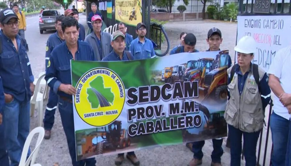 paro indefinido Sedcam en Santa Cruz