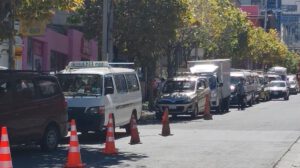 Filas por combustible en La Paz