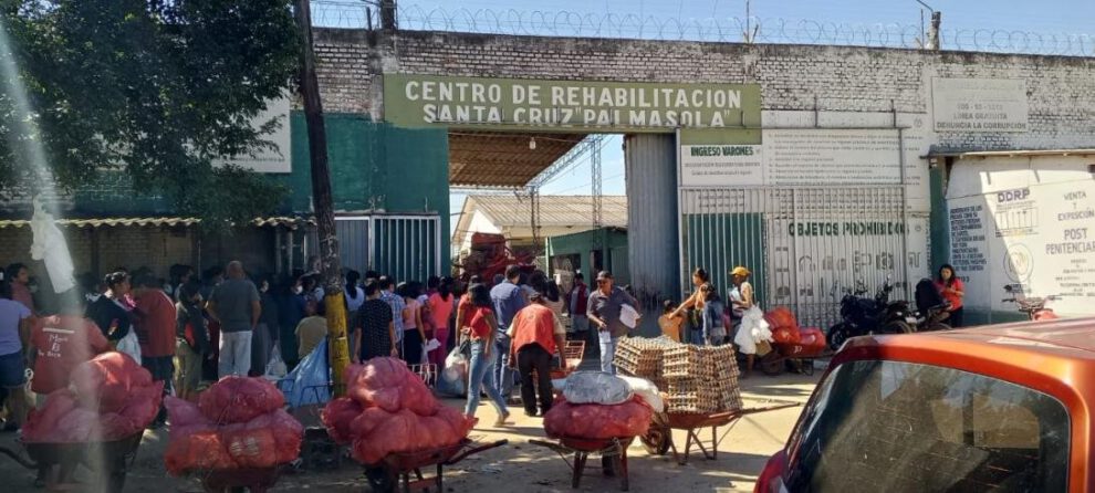 Lilian Moreno en traslado a clínica tras valoración médica