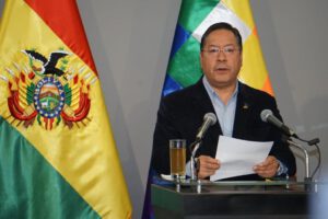 Luis Arce declina su candidatura a la presidencia